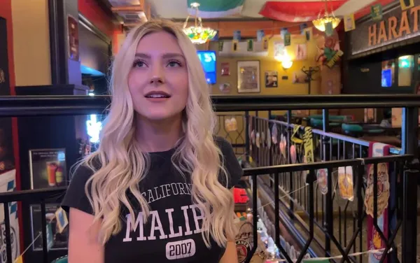 xxx viétub Eva elfie gạ một ccu trai số hưởng ở quán bar vào toilet